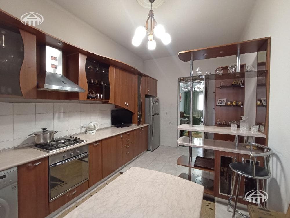 Дом · 6 комн. · 327 м² · Эребуни