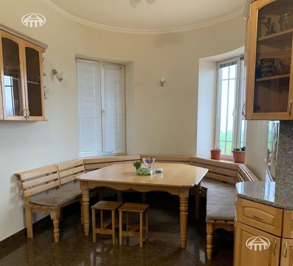 Mansion · 617 m² · Charentcavan