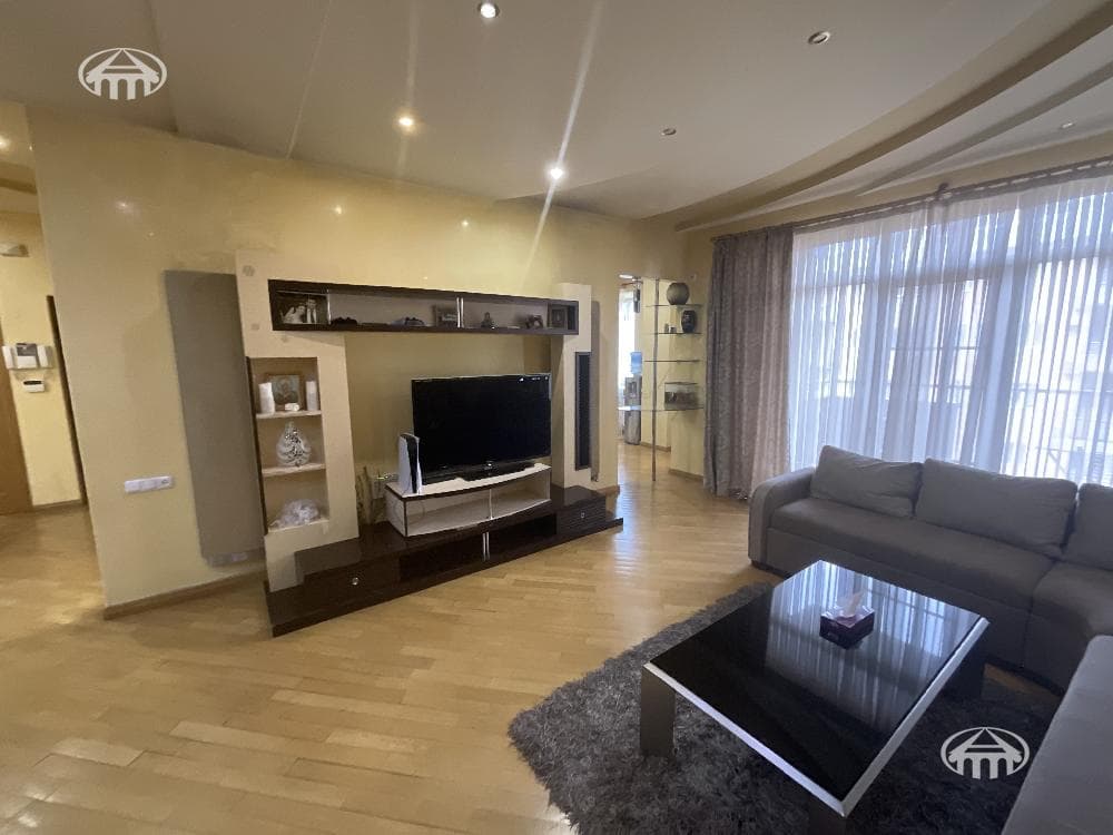 Apartment · 4 rooms · 174 m² · Kentron