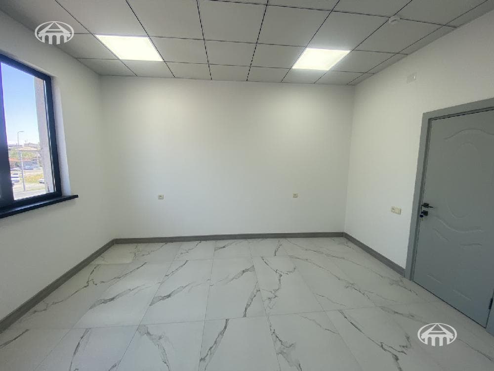 Գրասենյակ · 648 մ² · Աջափնյակ