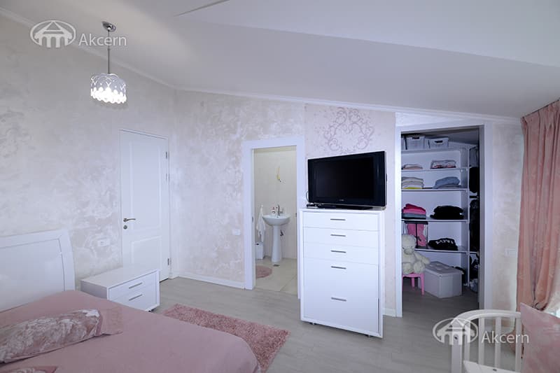 Квартира · 3 комн. · 111 м² · Кентрон