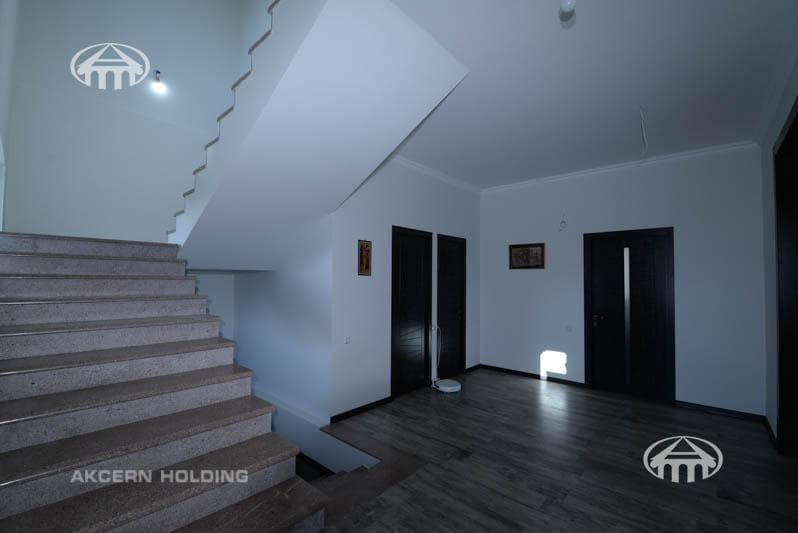 Особняк · 5 комн. · 380 м² · Аван