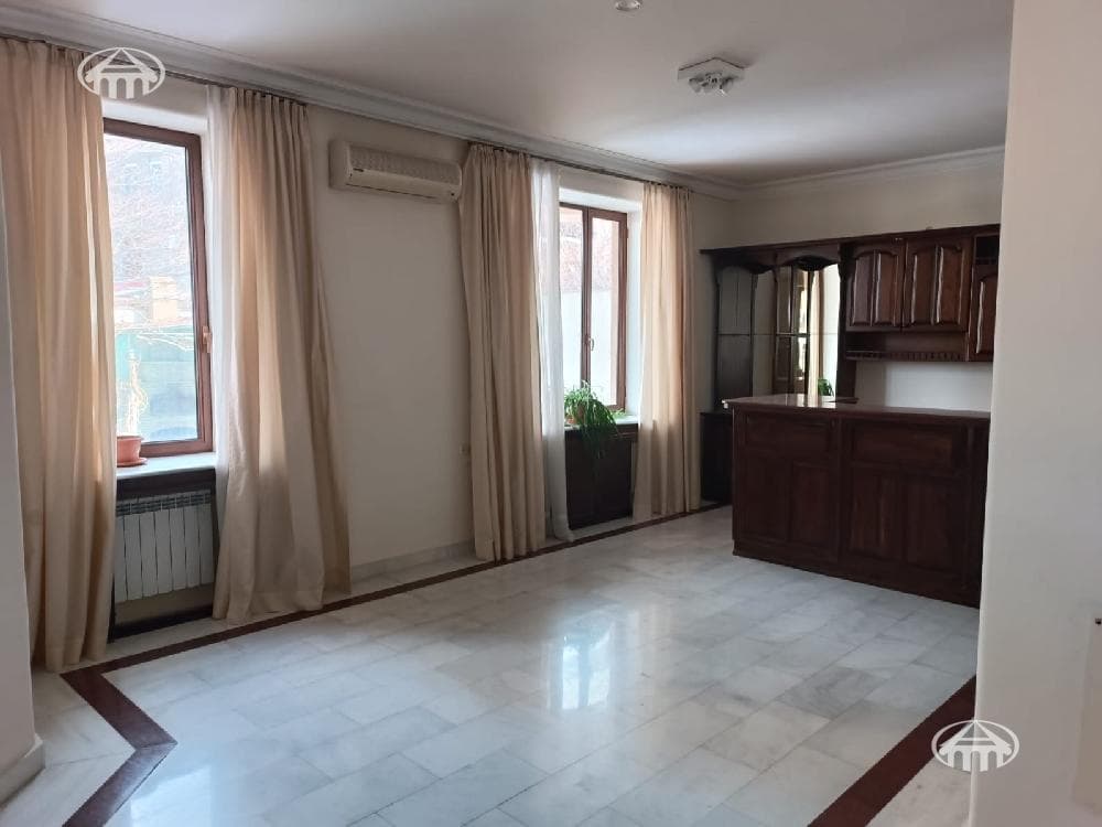 Առանձնատուն · 7 սեն. · 517 մ² · Կենտրոն