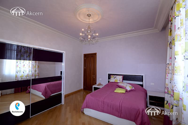 Mansion · 7 rooms · 729 m² · v. Arinj