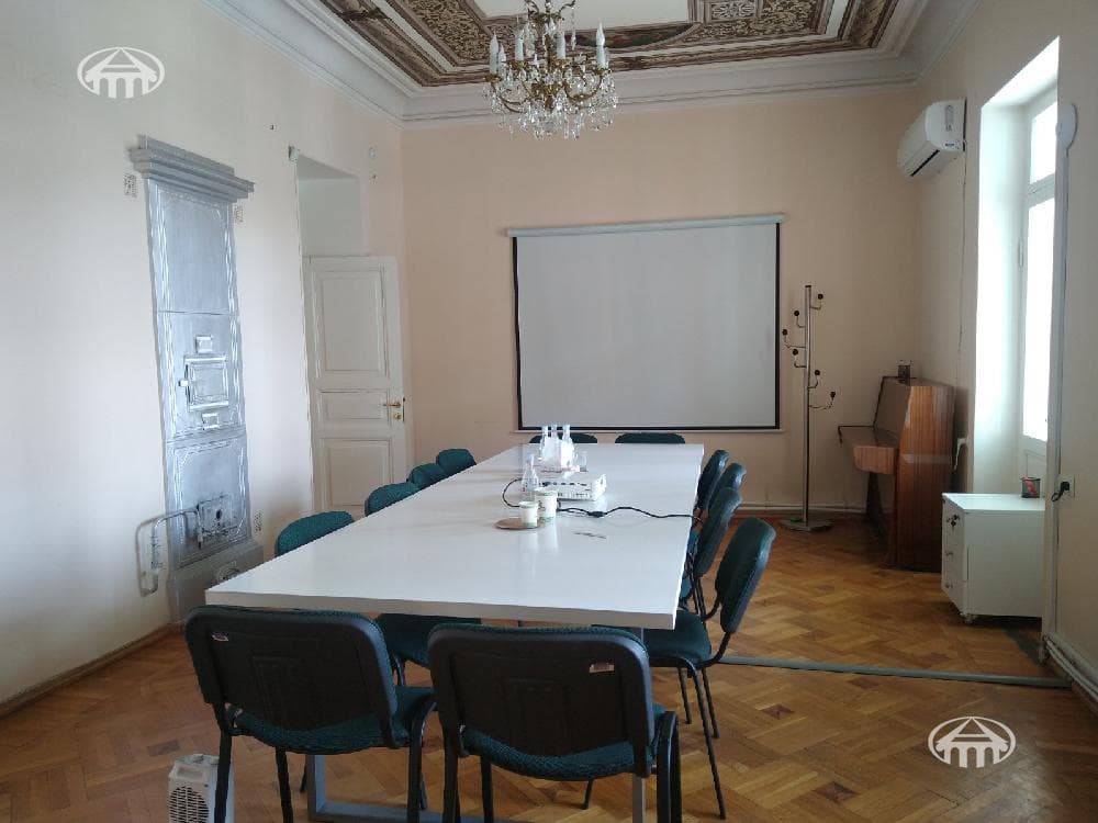 Գրասենյակ · 218 մ² · Կենտրոն