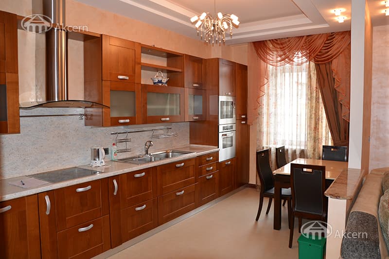 Apartment · 3 rooms · 140 m² · Kentron