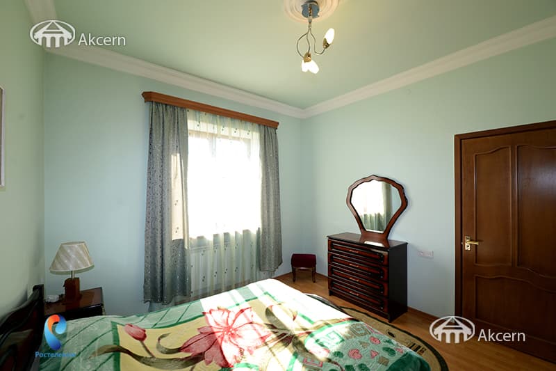 House · 3 rooms · 90 m² · Kentron
