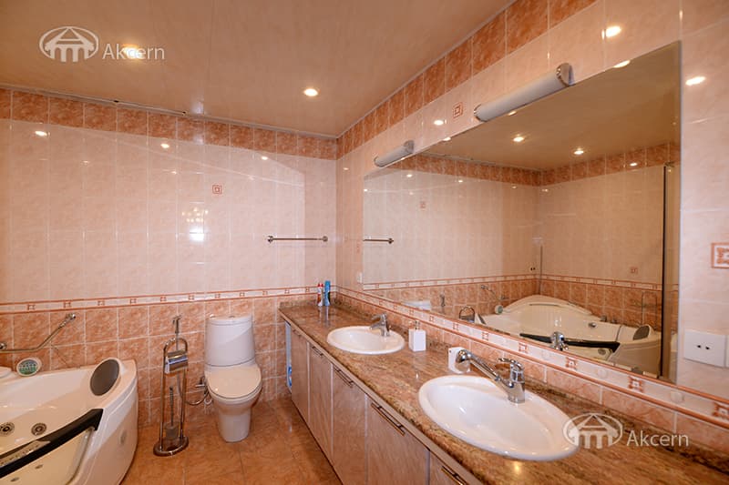 Квартира · 4 комн. · 186 м² · Кентрон