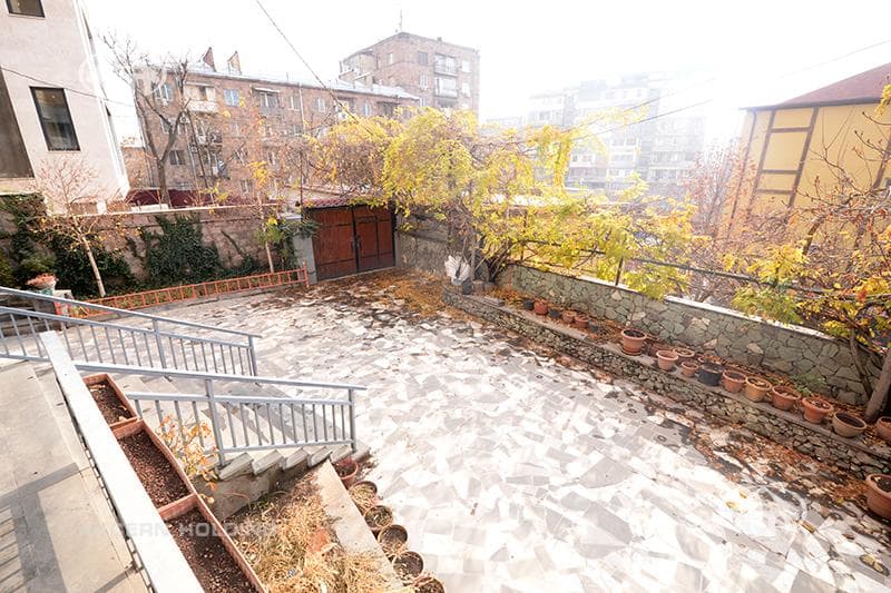 Mansion · 9 rooms · 560 m² · Kentron
