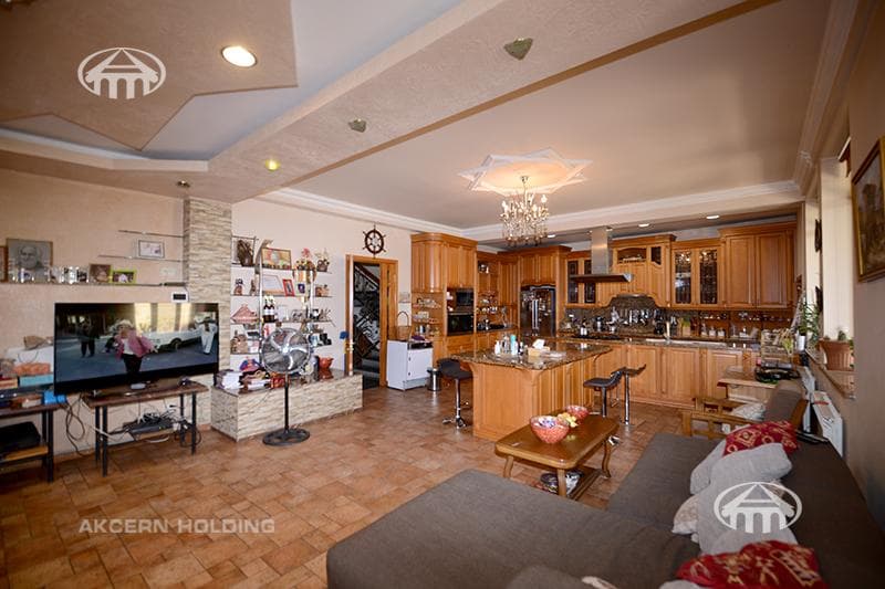 Mansion · 9 rooms · 671 m² · Arabkir