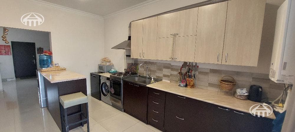 Mansion · 5 rooms · 206 m² · Arinj