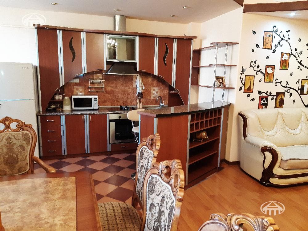 Квартира · 3 комн. · 100 м² · Кентрон