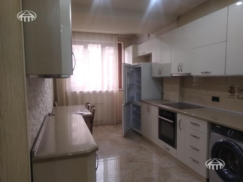Apartment · 3 rooms · 83 m² · Kentron