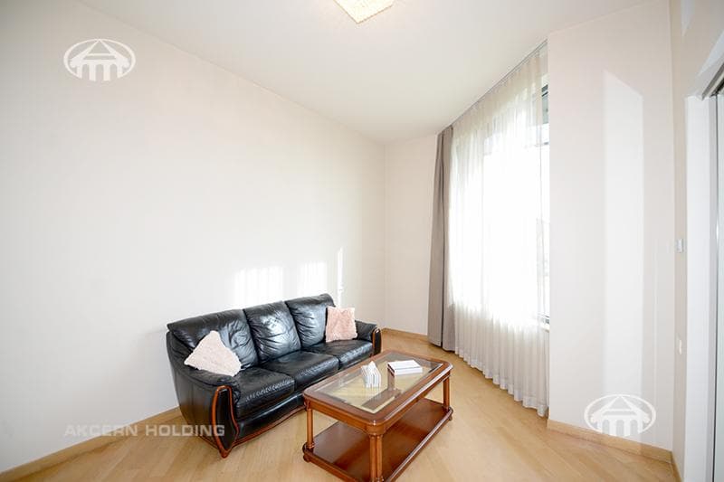 Mansion · 6 rooms · 689 m² · Vahagni