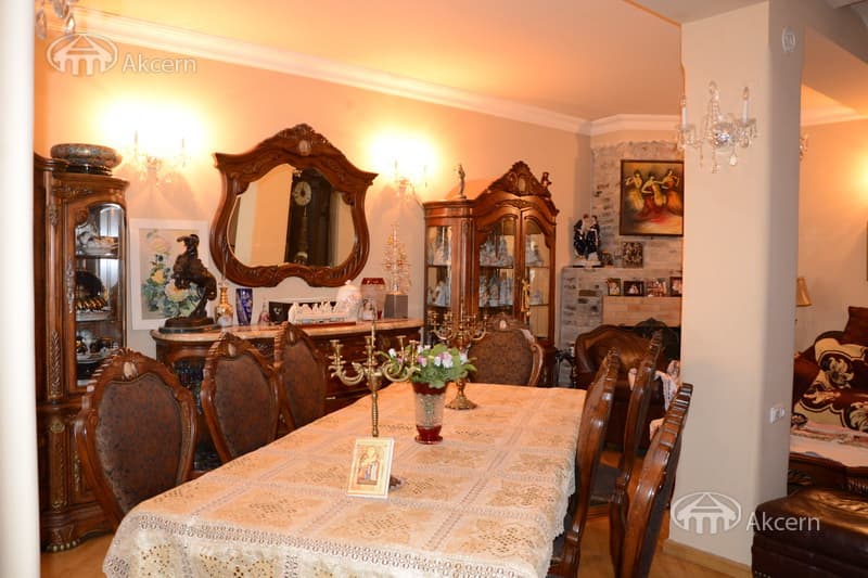 House · 5 rooms · 228 m² · Kentron