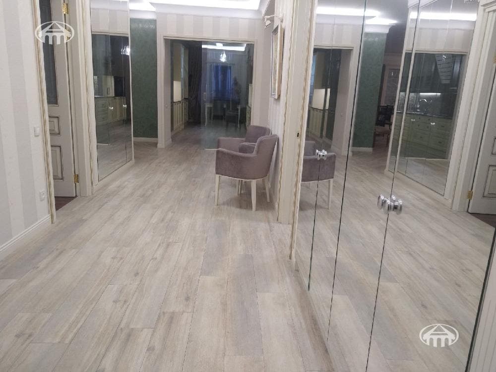 Квартира · 4 комн. · 200 м² · Кентрон