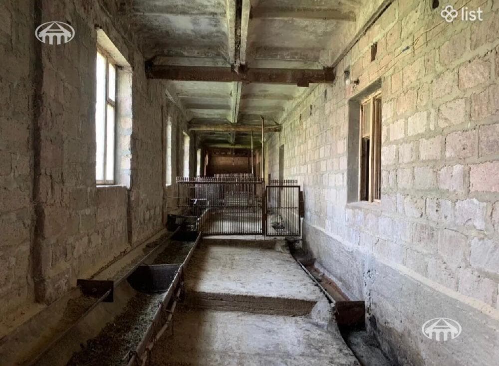 Առանձնատուն · 4 սեն. · 228 մ² · Եղվարդ