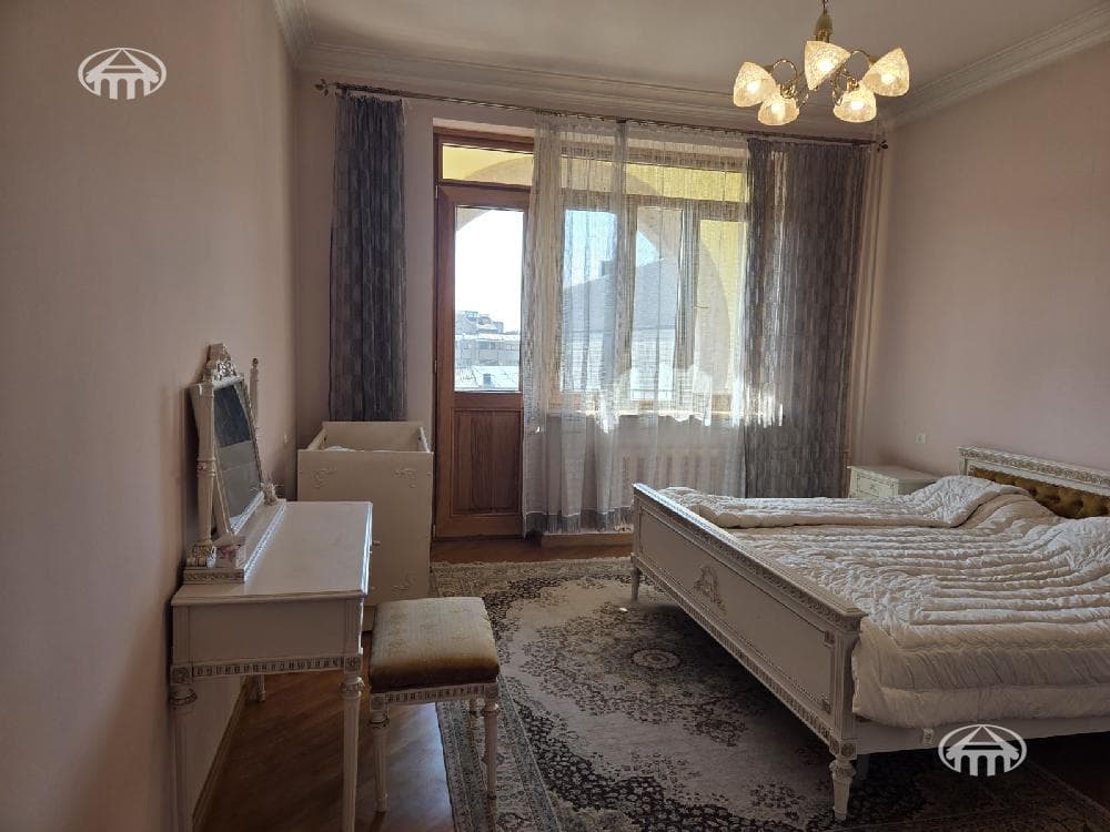 Дом · 6 комн. · 540 м² · Арабкир