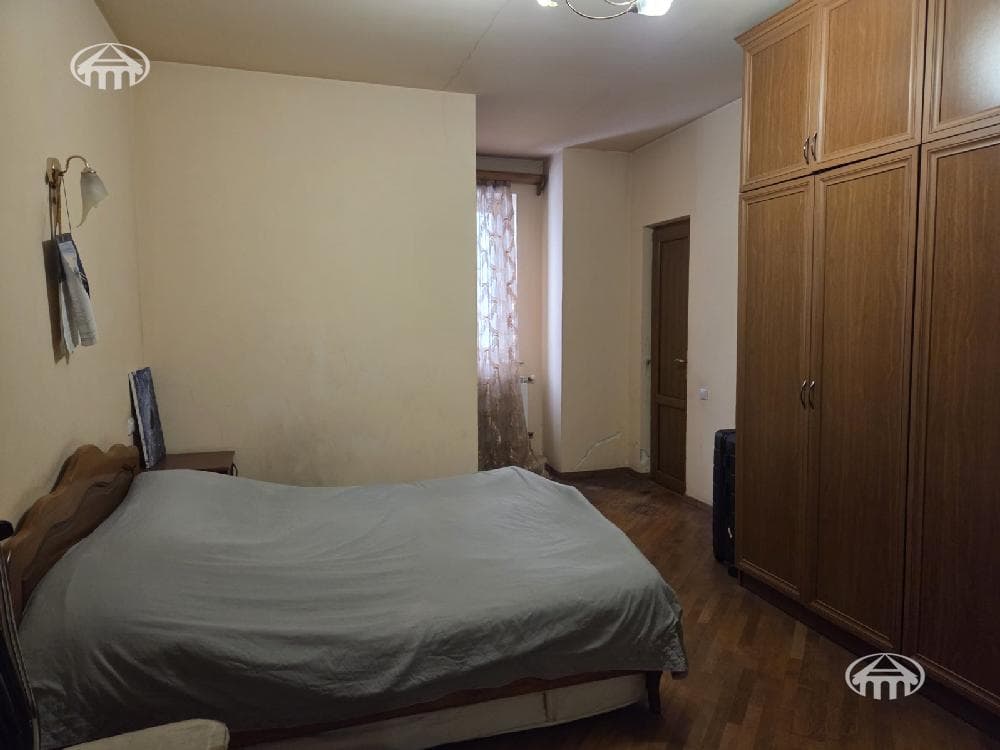 House · 6 rooms · 865 m² · Arabkir