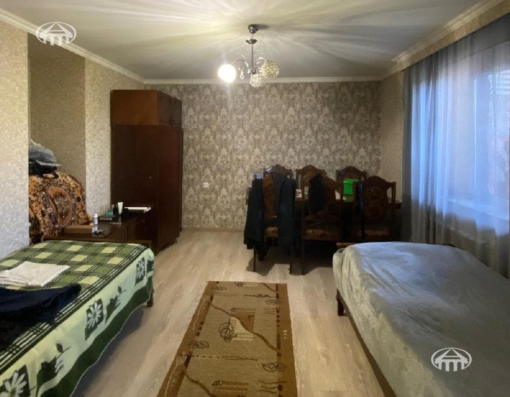 House · 6 rooms · 240 m² · Erebuni