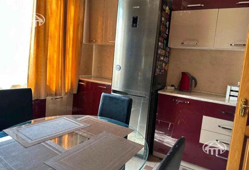 Apartment · 3 rooms · 71 m² · Kentron