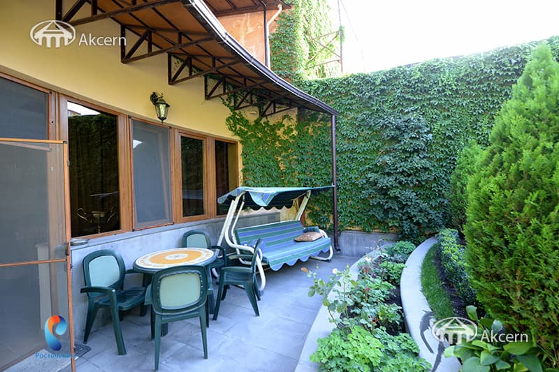 House · 6 rooms · 280 m² · Arabkir
