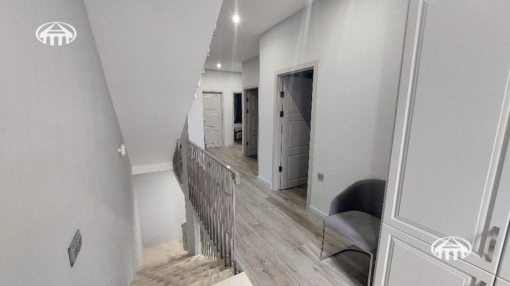 Таунхаус · 4 комн. · 300 м² · Аван