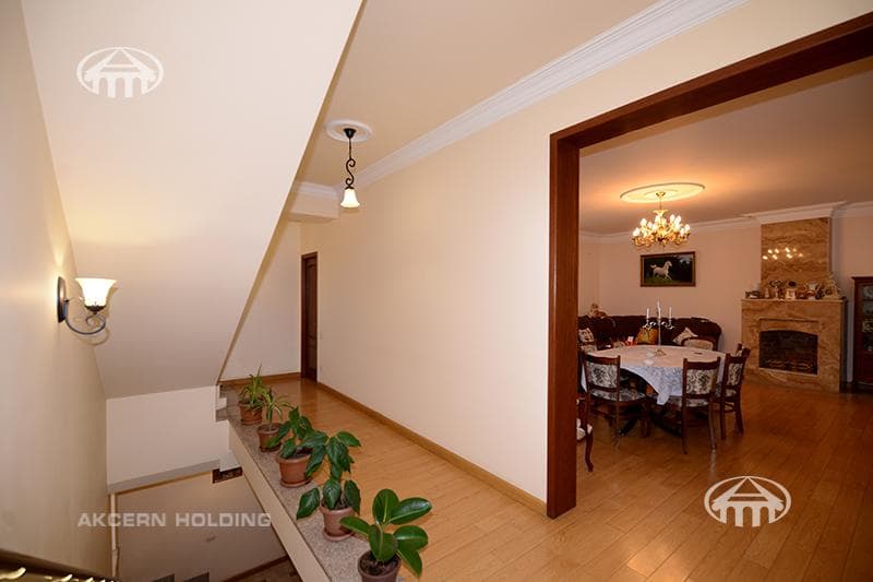 Дом · 5 комн. · 290 м² · Арабкир