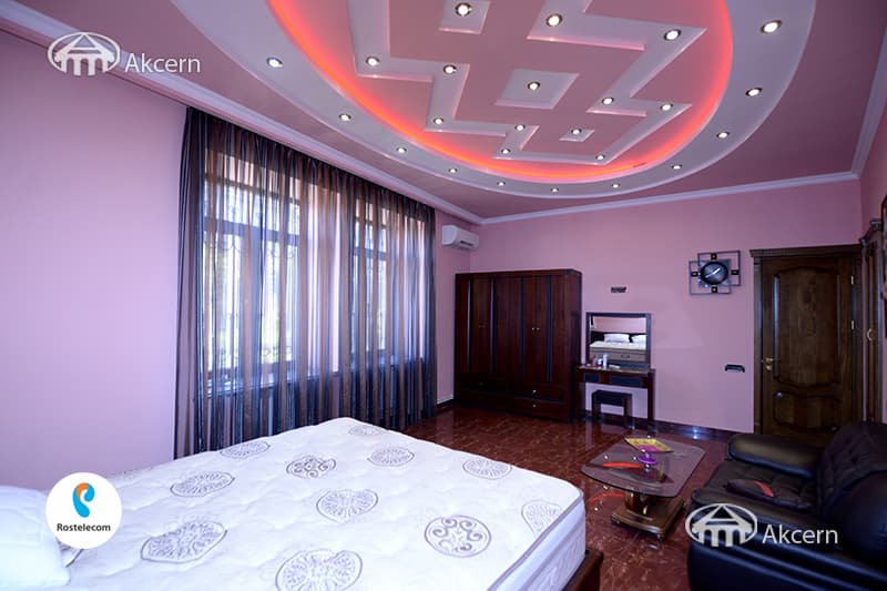 Բնակարան · 4 սեն. · 180 մ² · Կենտրոն