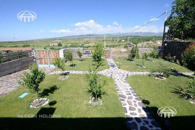 Mansion · 4 rooms · 244 m² · Saghmosavan