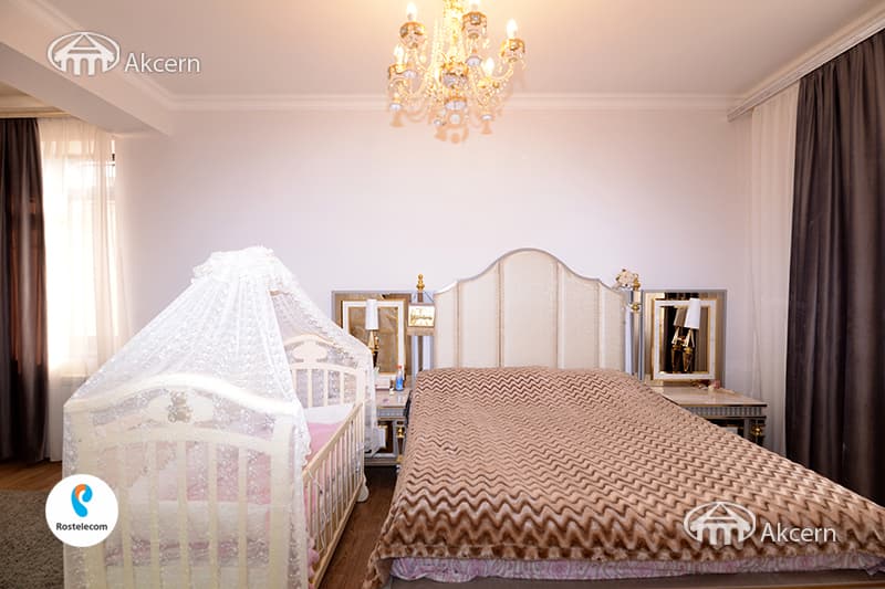 Дом · 5 комн. · 290 м² · Аван