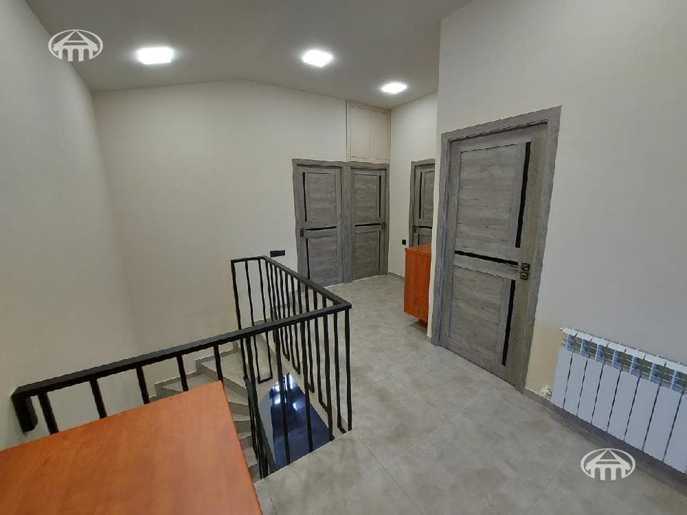 Mansion · 4 rooms · 124 m² · Zovuni
