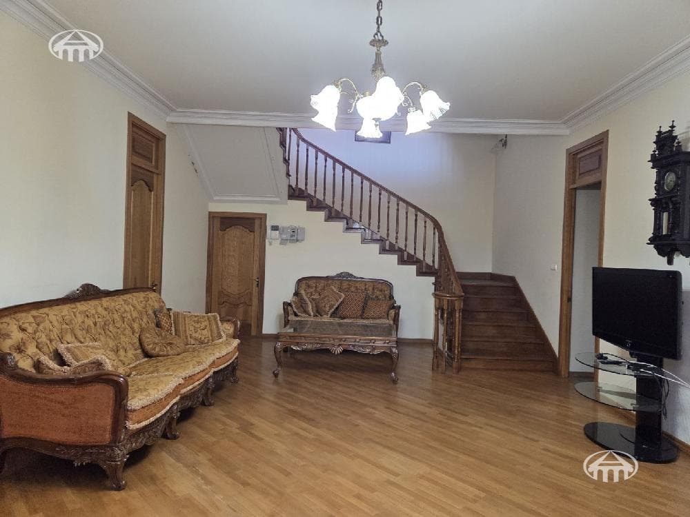 Дом · 6 комн. · 540 м² · Арабкир