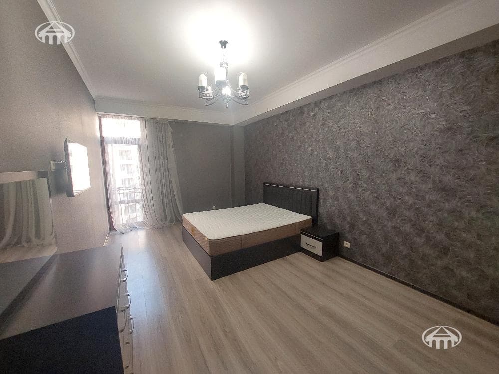 Apartment · 3 rooms · 130 m² · Kentron