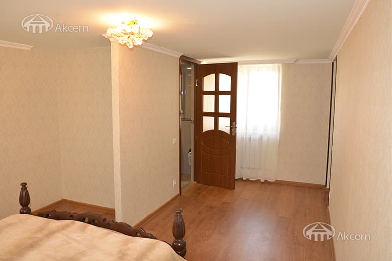 Квартира · 4 комн. · 108 м² · Кентрон
