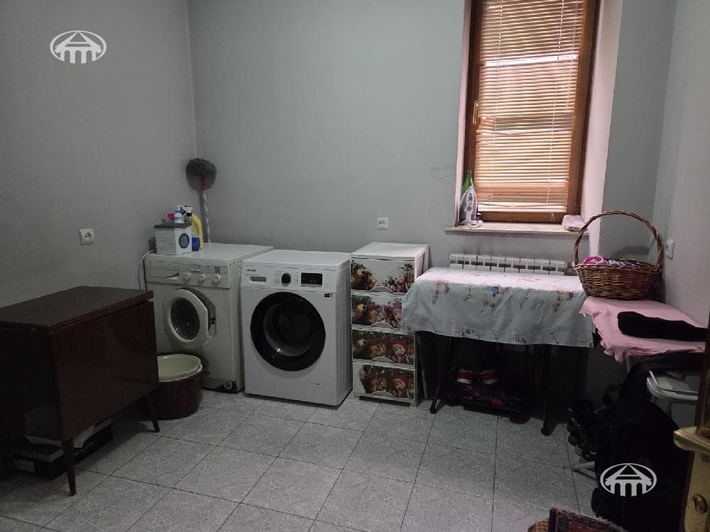 House · 6 rooms · 865 m² · Arabkir