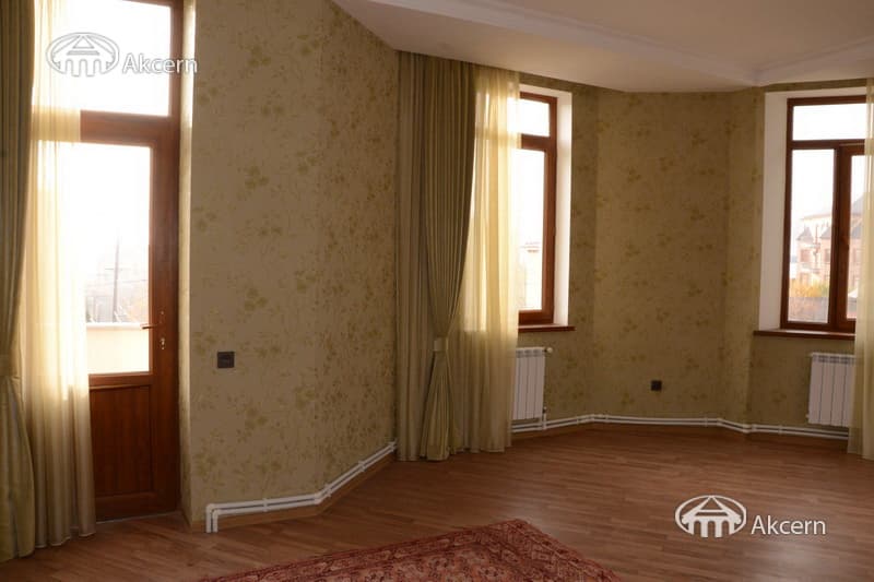Առանձնատուն · 8 սեն. · 898 մ² · Արաբկիր