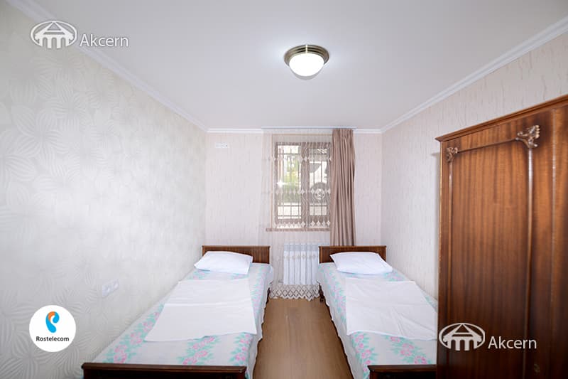 House · 4 rooms · 177 m² · Kentron