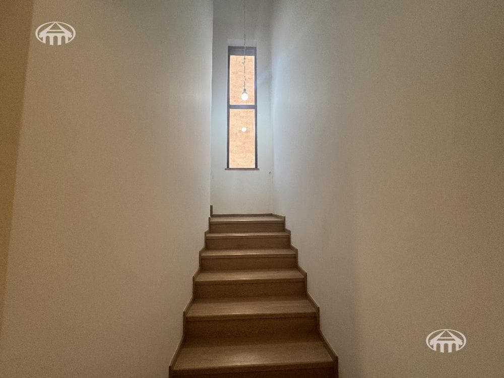 Townhouse · 4 rooms · 292 m² · Arabkir