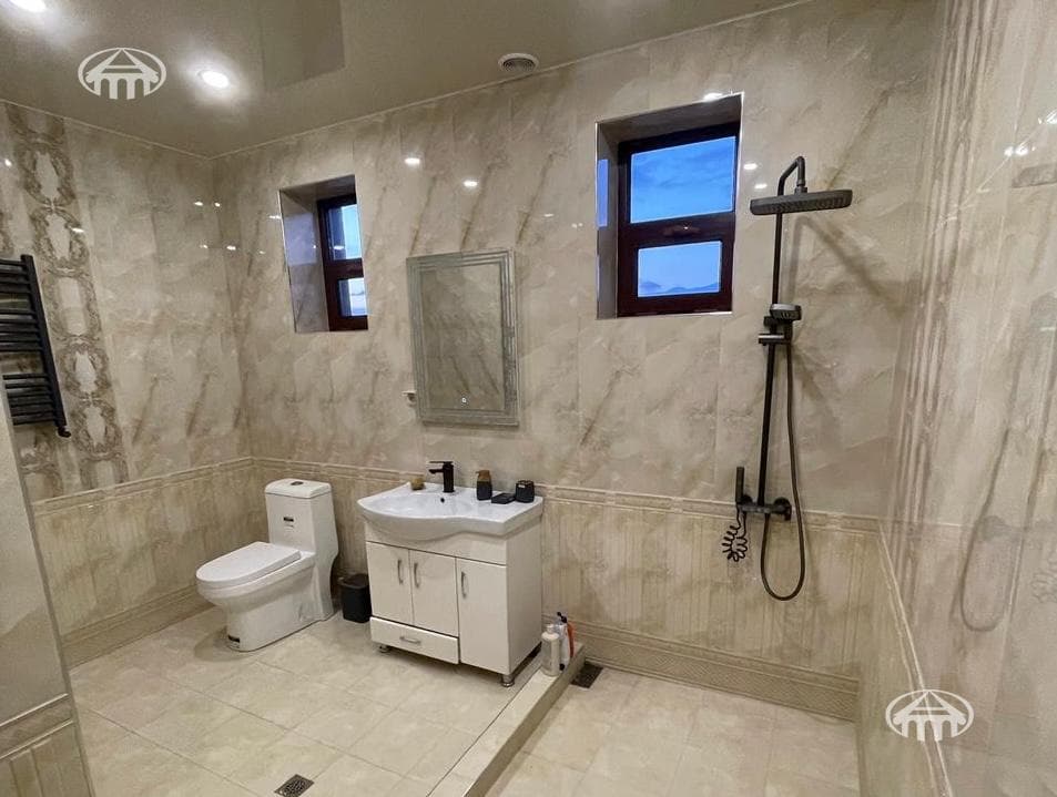 Mansion · 4 rooms · 285 m² · Nor Erznka