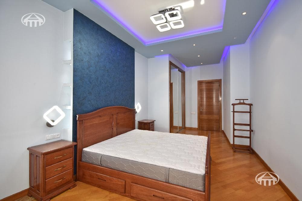 Квартира · 4 комн. · 181 м² · Кентрон