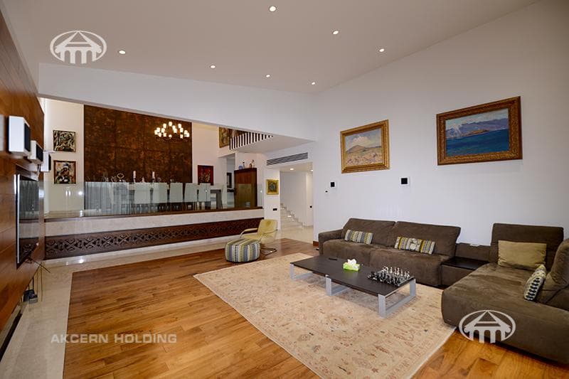Mansion · 5 rooms · 777 m² · Avan