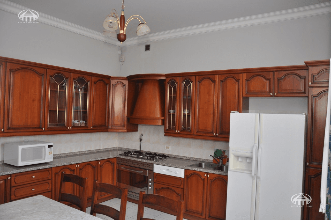 Дом · 8 комн. · 675 м² · Арабкир