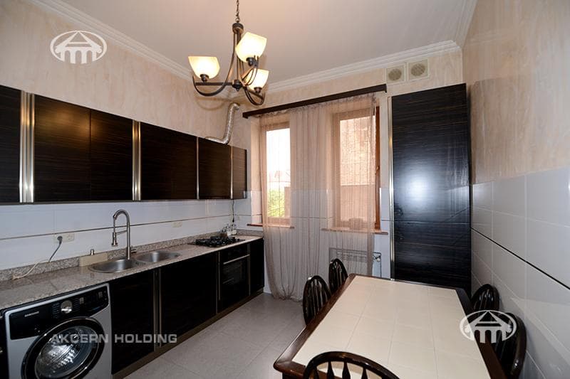 Особняк · 9 комн. · 650 м² · Аджапняк