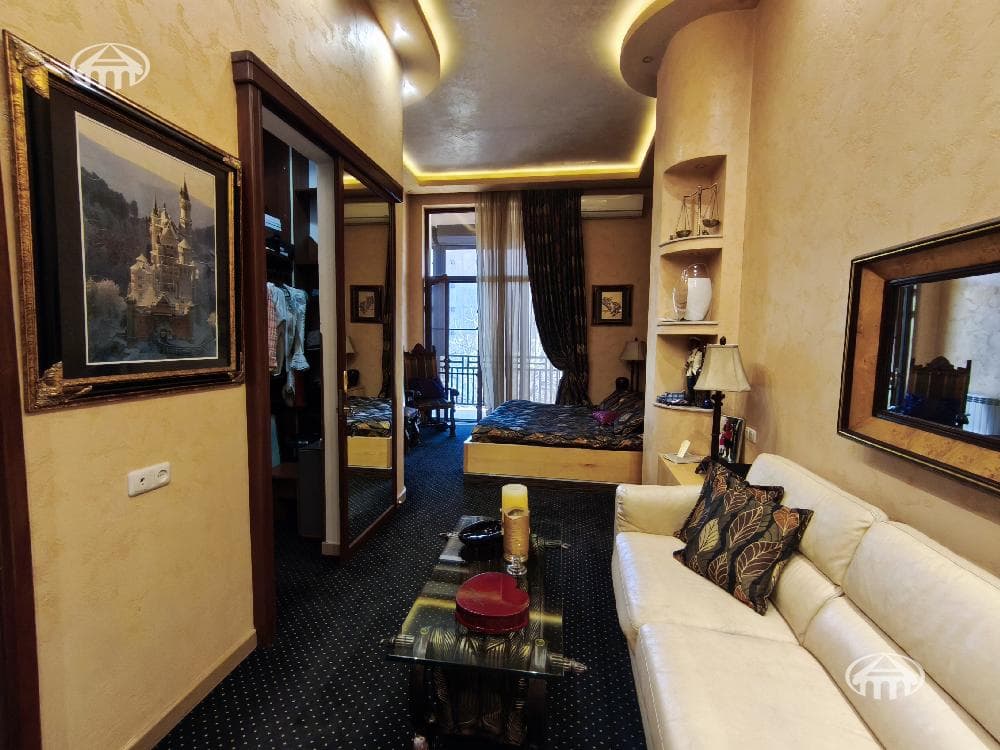 Apartment · 4 rooms · 210 m² · Kentron