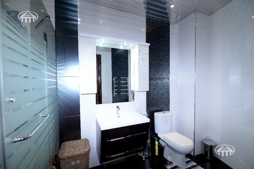 Квартира · 5 комн. · 300 м² · Кентрон