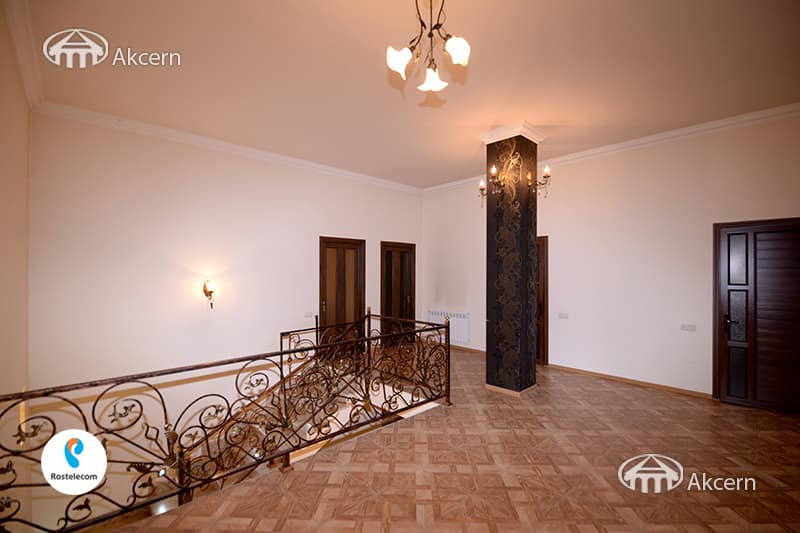 Առանձնատուն · 6 սեն. · 427 մ² · Կենտրոն