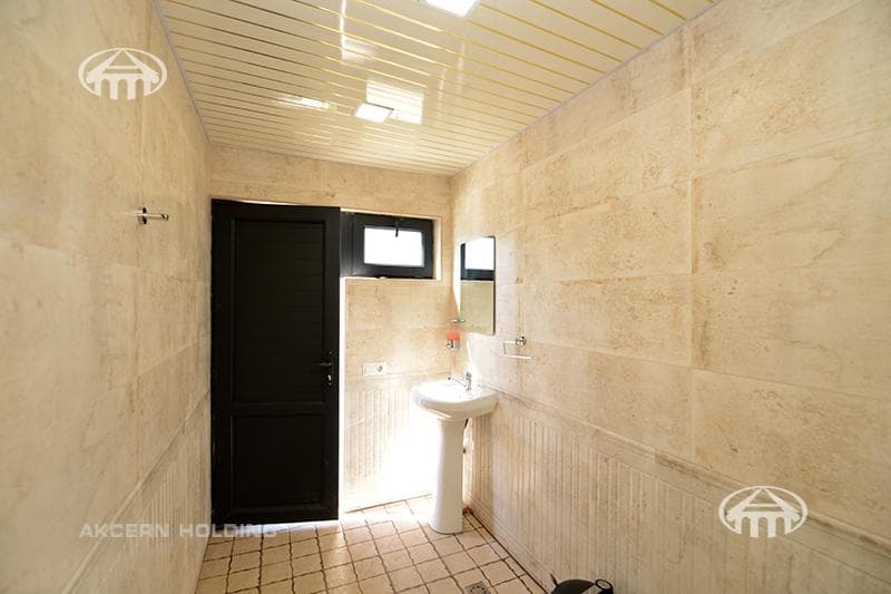 Mansion · 5 rooms · 350 m² · Garni