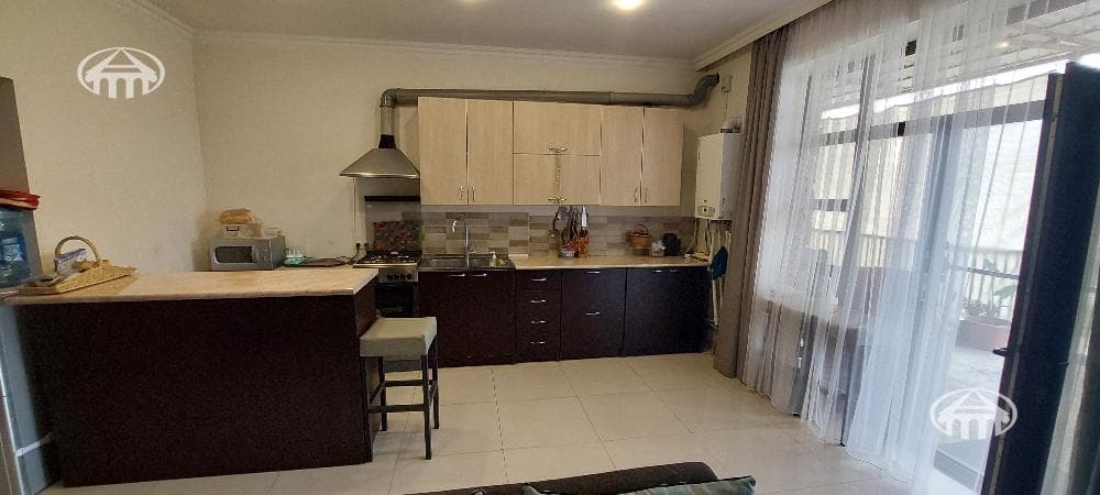 Mansion · 5 rooms · 206 m² · Arinj