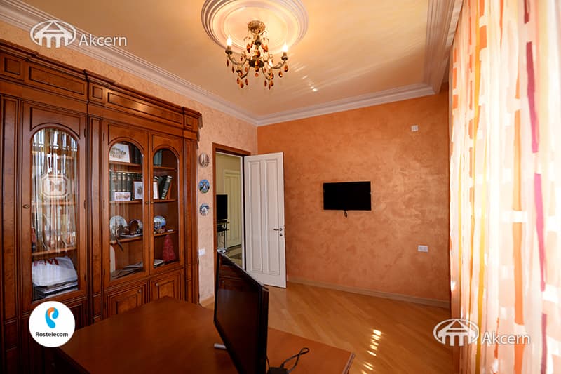 Mansion · 7 rooms · 729 m² · v. Arinj